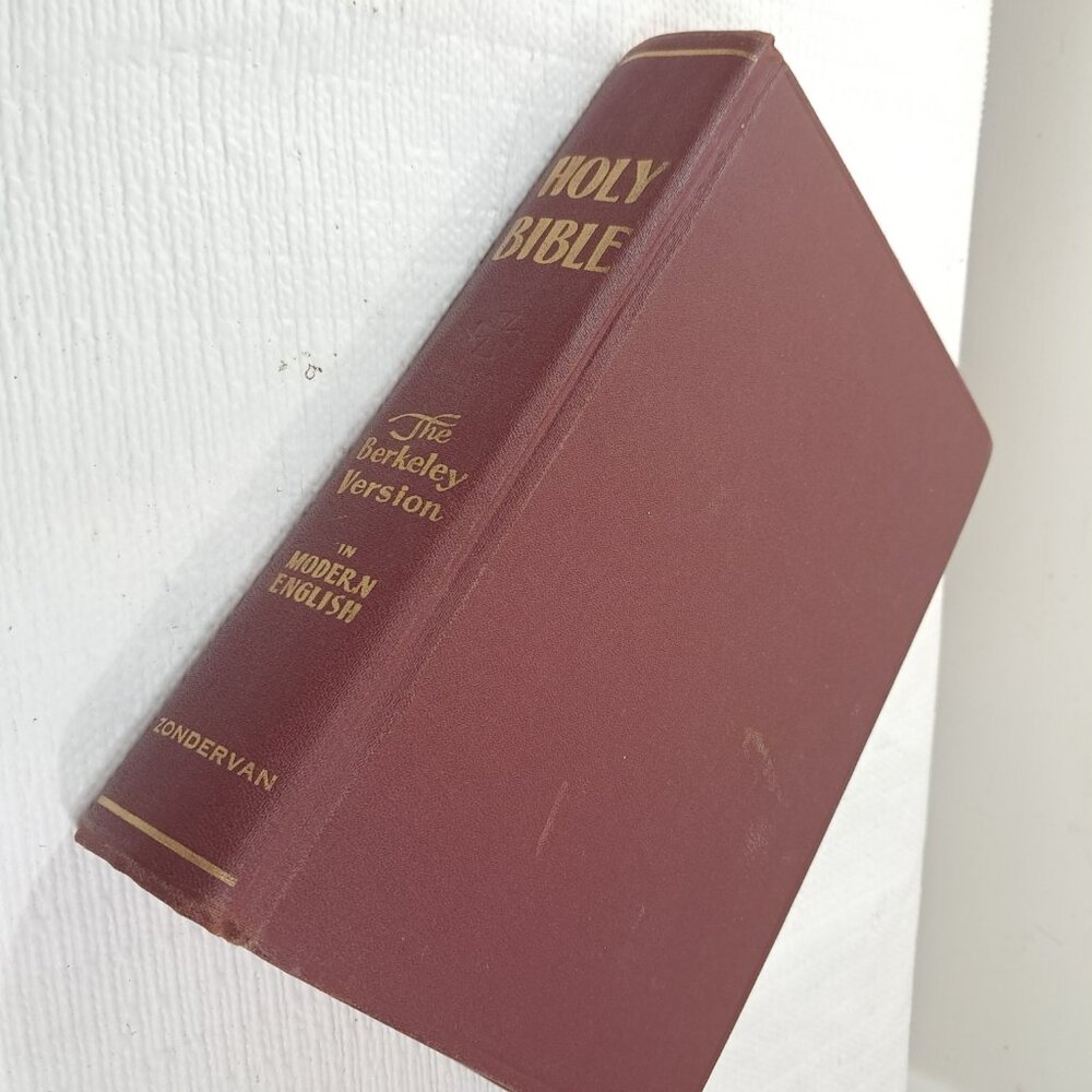 Holy Bible The Berkeley Version in Modern English 1966 9th Edition Hardcover red - Picture 2 of 13